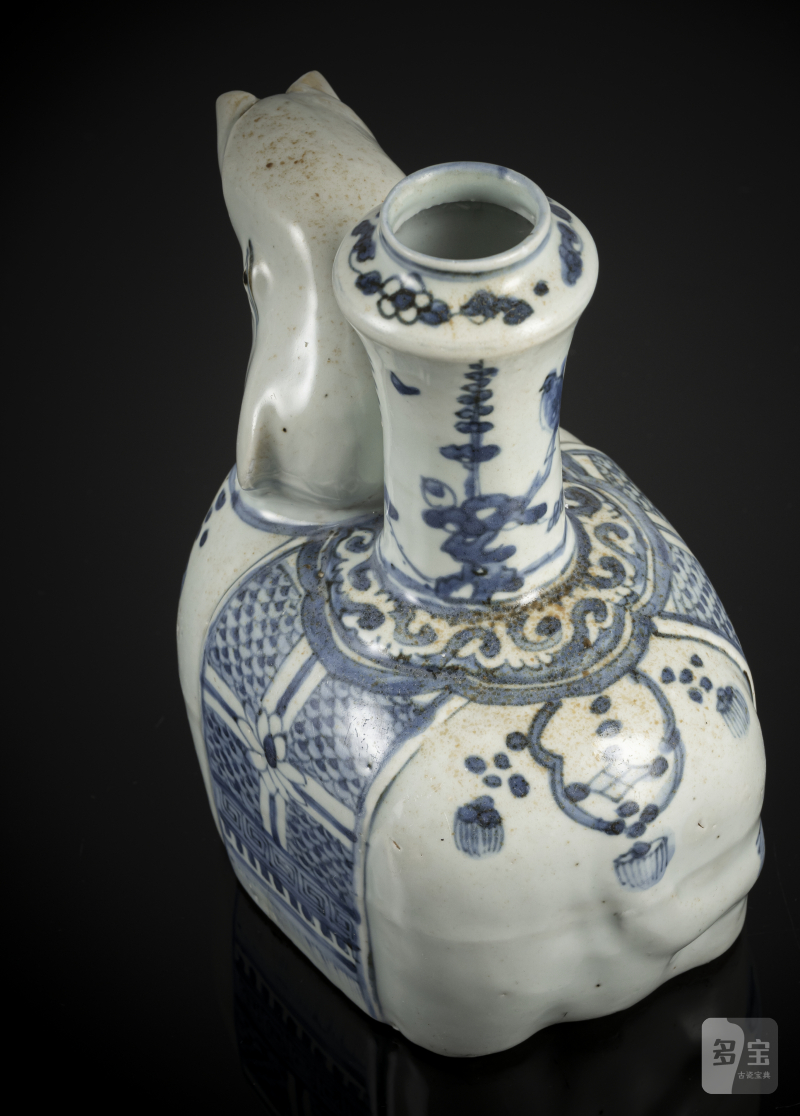 A blue and white decorated porcelain kendi in the shape of an elephant - 图4
